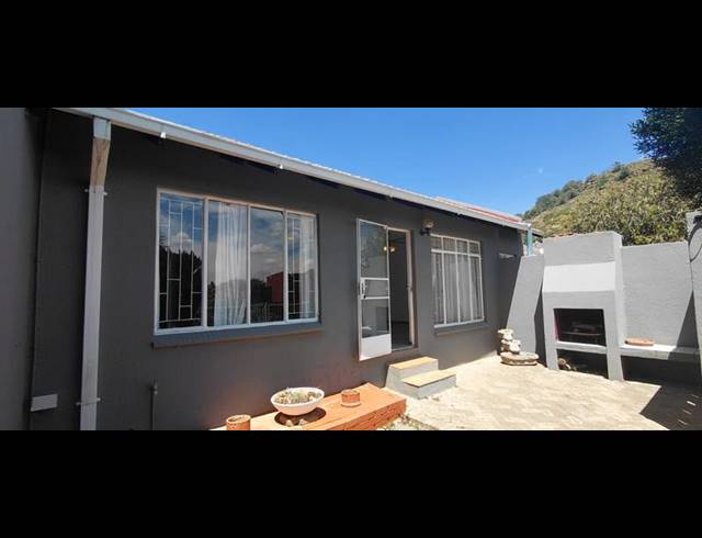 3 BEDROOM TOWNHOUSE FOR SALE IN LANGENHOVENPARK